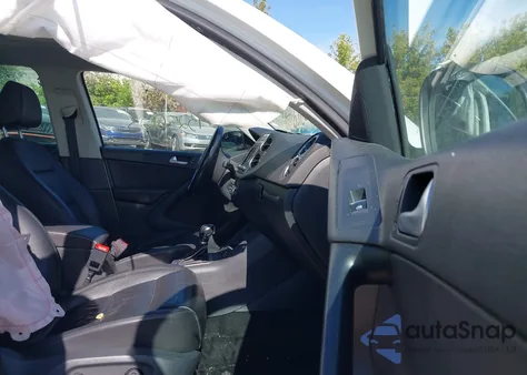 2017 Volkswagen Tiguan 2.0T Sport from USA, damaged, VIN WVGUV7AX8HK021567